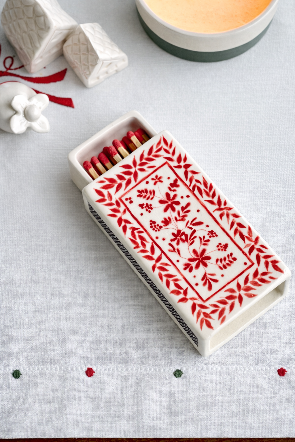 Floral Crimson Seramik Kibrit Kutusu | El Yapımı TasarıM